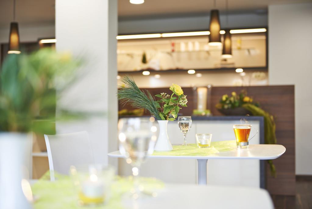 Kreuz-Post Hotel-Restaurant-Spa Vogtsburg Exteriör bild