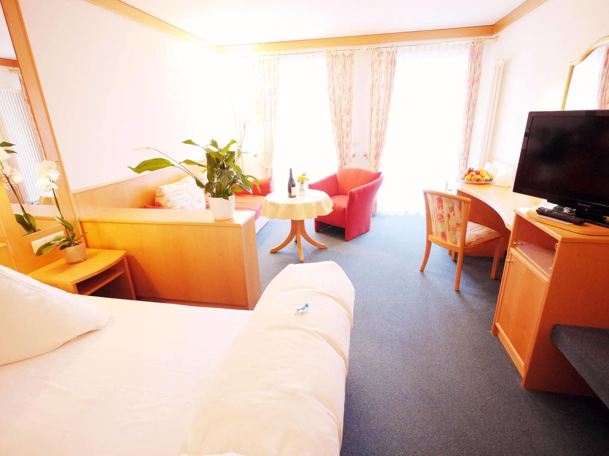 Kreuz-Post Hotel-Restaurant-Spa Vogtsburg Exteriör bild